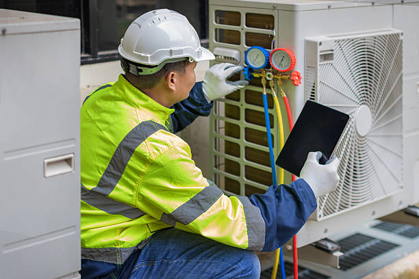 Professional Ac Installation technician working in Harwood Heights, IL